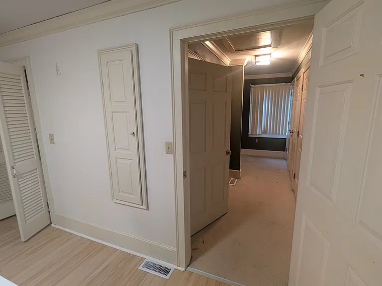 139 N Main St — Photo 14