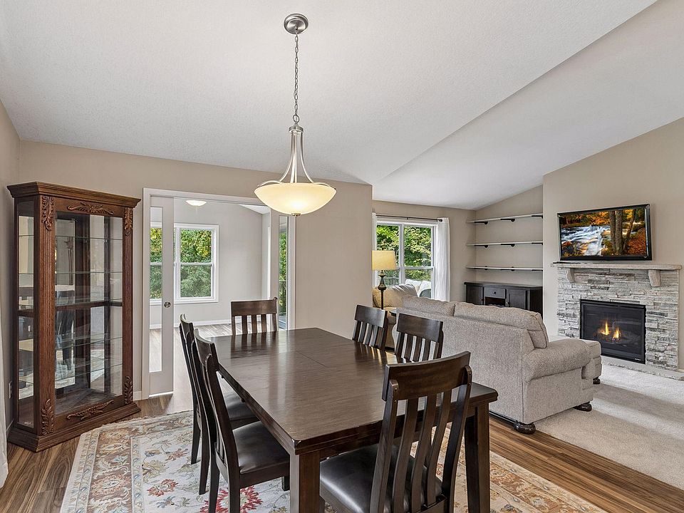 1st image of 832 Aurora Cir
