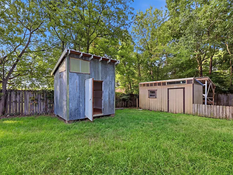 116 Janet St — Photo 18