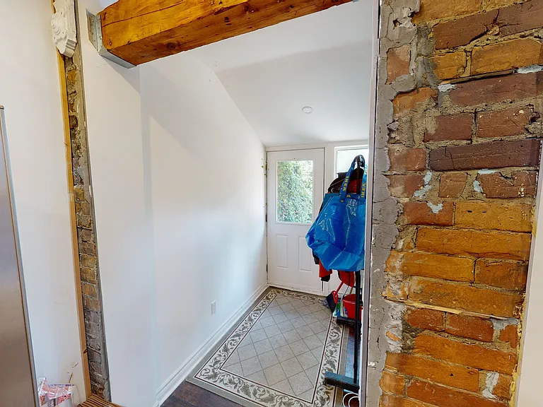 160 Beaconsfield Ave #1 — Photo 18