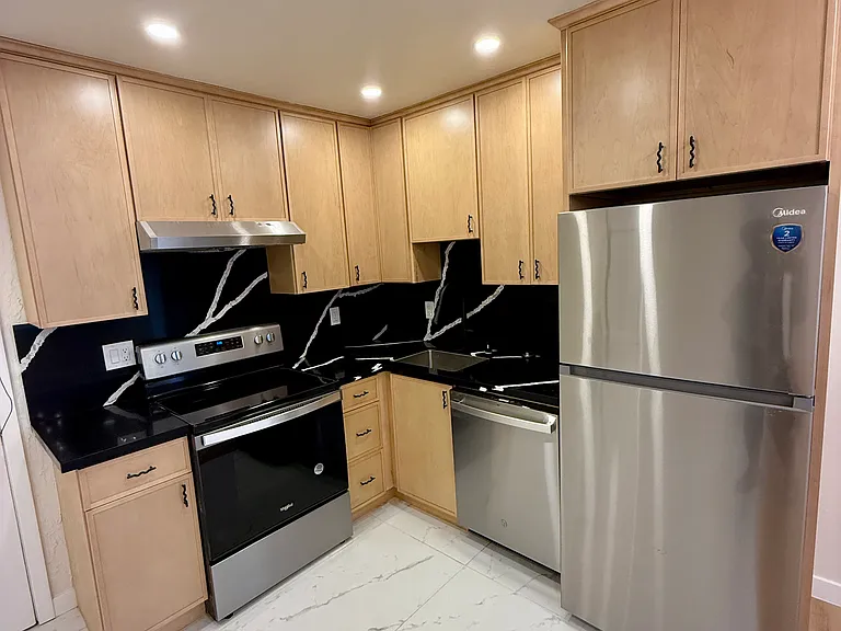 2521 Piedmont Ave #2 — Photo 7