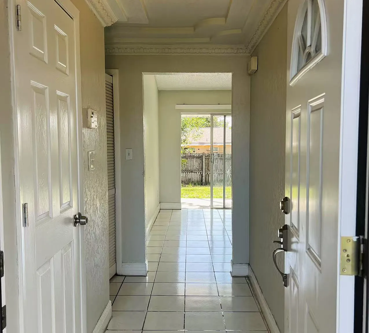 3 bed, 1109 sqft, $2,000 — Photo 2
