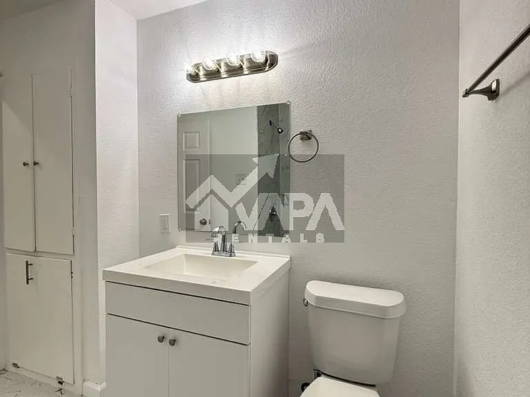 943 Weizmann St — Photo 9