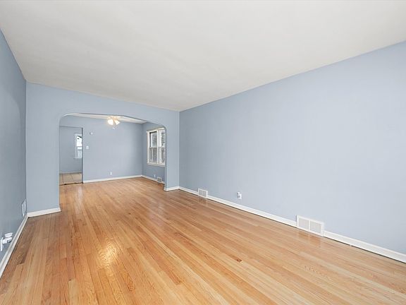 5th image of 15125 Marshfield Ave S