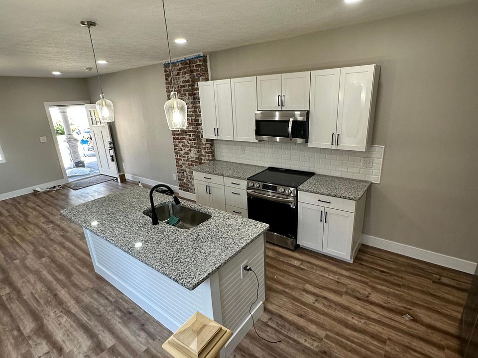 1st image of 823 Lincoln St #823