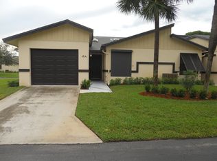 15 Ridgepointe Dr #A, Boynton Beach, FL 33435