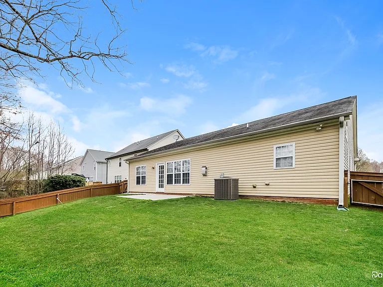 1938 Longburn Dr — Photo 15