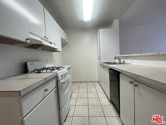 3rd image of 1531 N Detroit St #209
