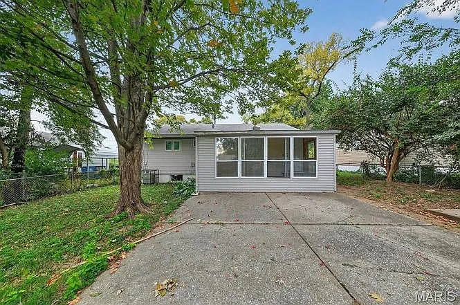138 Grampian Rd — Photo 3