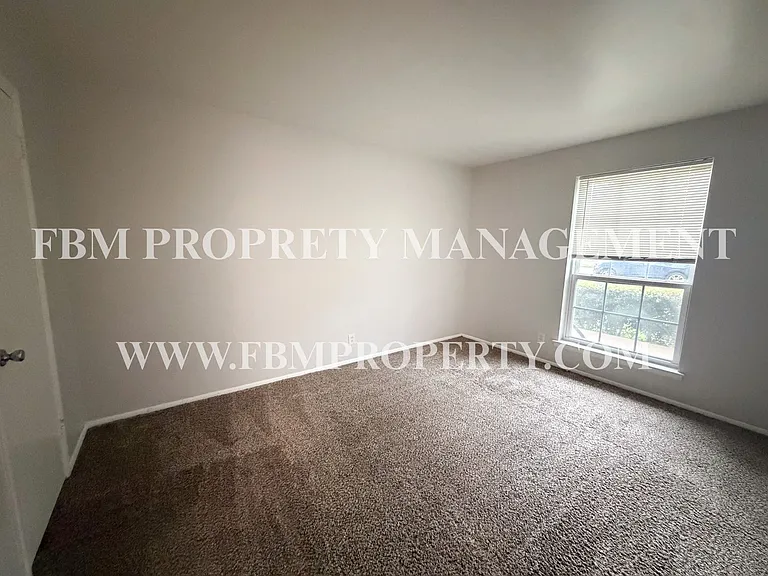 518 N Rogers St #105 — Photo 15