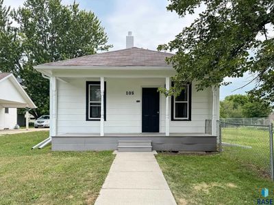 108 N 2nd Ave, Crooks, SD, 57020