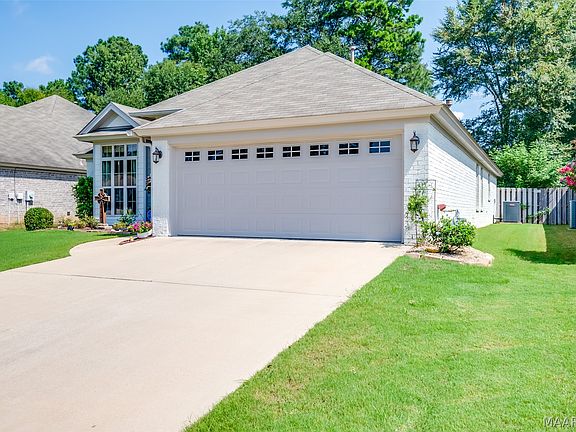 3rd image of 9155 Crescent Lodge Cir