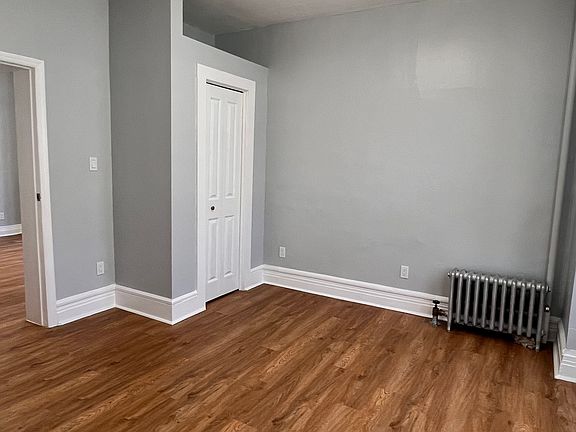 3rd image of 40 Saint Paul Ave Floor 1