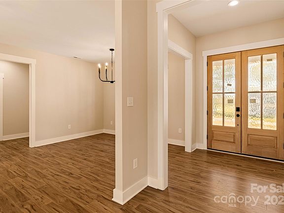 4th image of 104 Capstone Ct