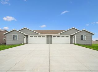 203 William Way, Newhall, IA 52315