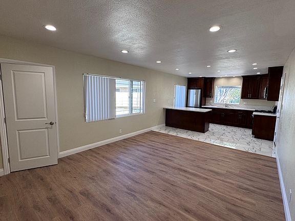5th image of 207 Wesley Ave