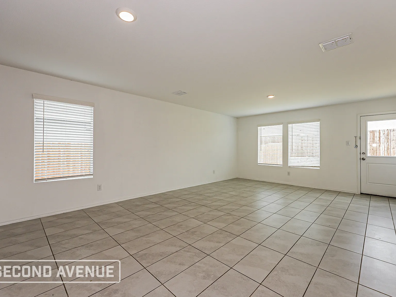 4 bed, 2.0 bath, 1500 sqft, $2,049 — Photo 3