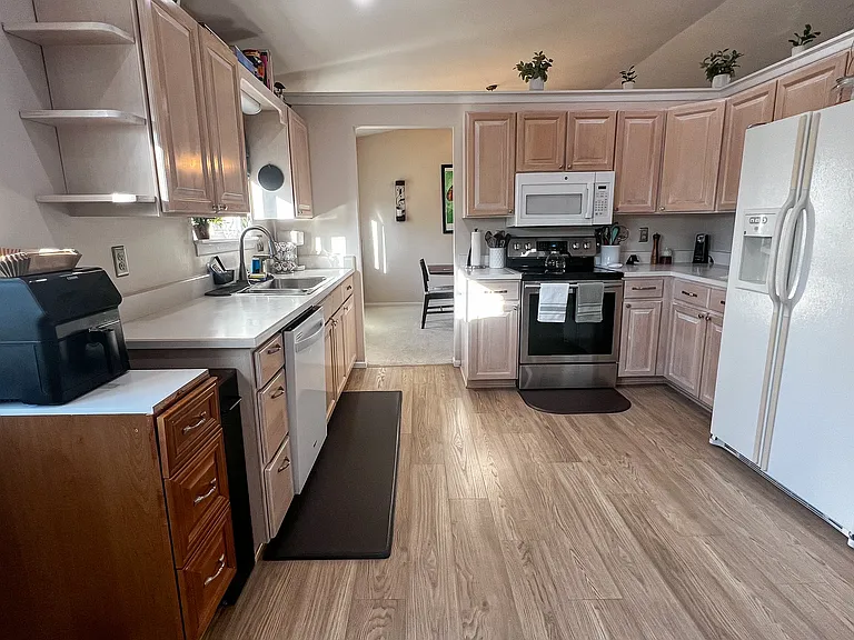 Shared kitchen with clearly designated guest utensils, sponges, and dish towels for your comfort.