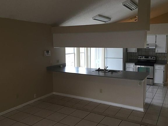 4th image of 8715 Exposition Dr
