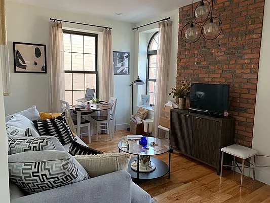 Rented by Greenrock Management | media 20