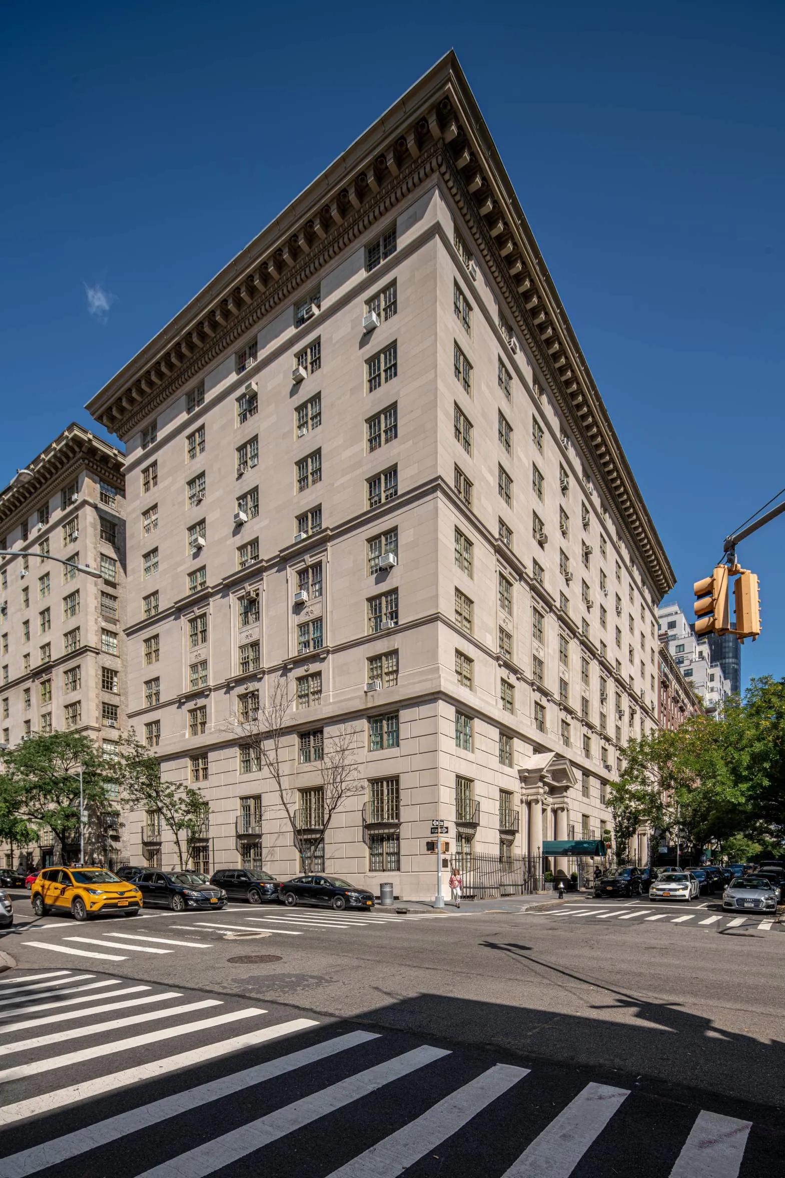 The Studio Building at 131 East 66th Street in Lenox Hill : Sales