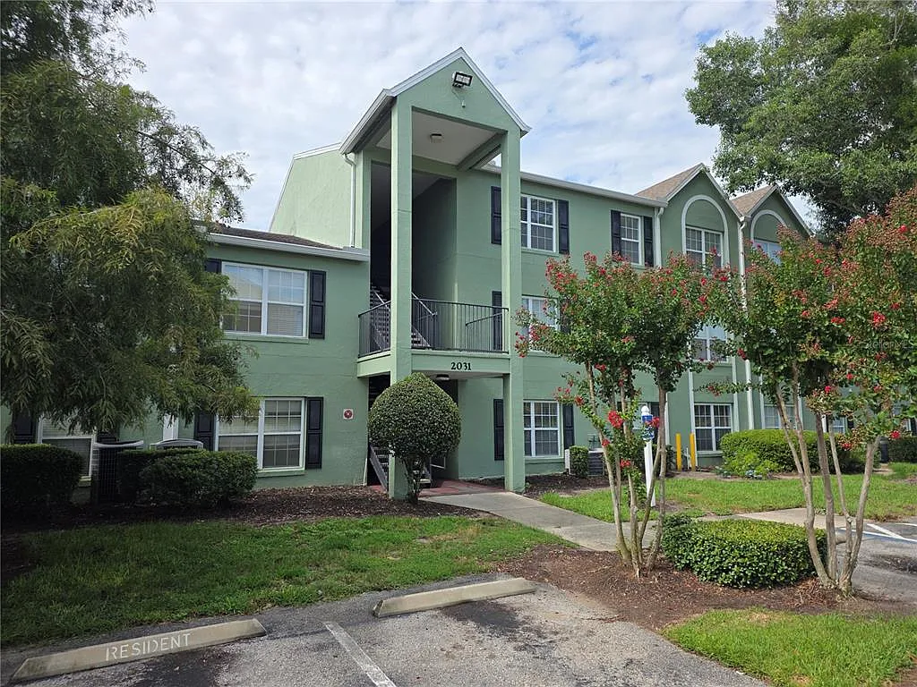2 bed, 1.5 bath, 830 sqft, $1,595 — Photo 1