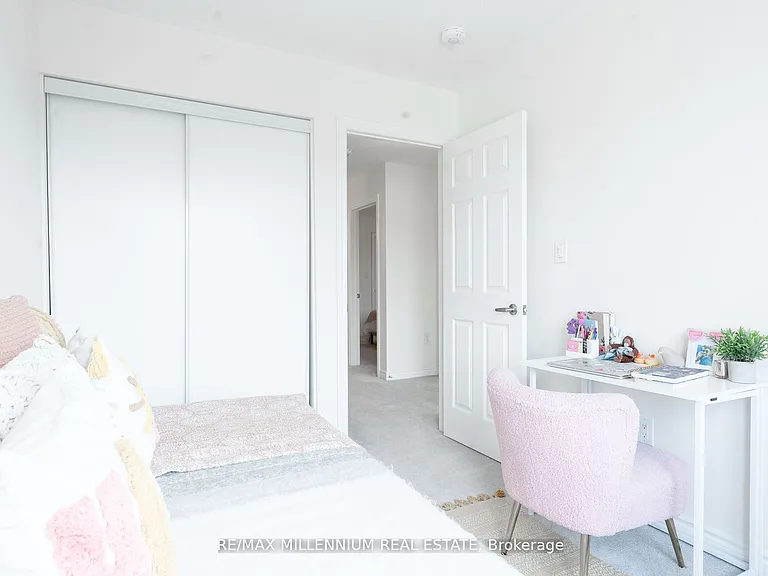 974 Hickory Cres — Photo 15
