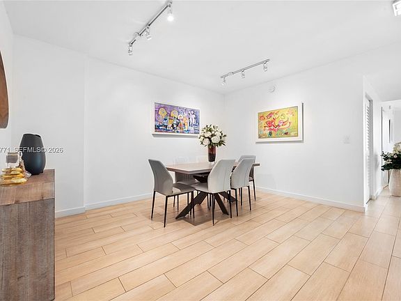 4th image of 1600 SW 1st Ave APT 707