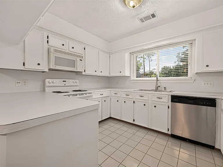 12619 Chriswood Dr — Photo 33