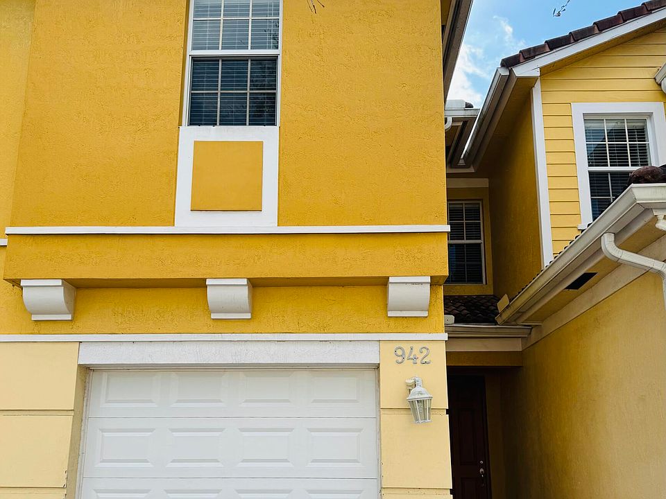 1st image of 942 Pipers Cay Drive