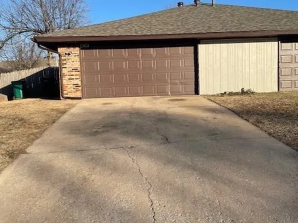 7302 Kings Manor Ct, Oklahoma City, OK 73132