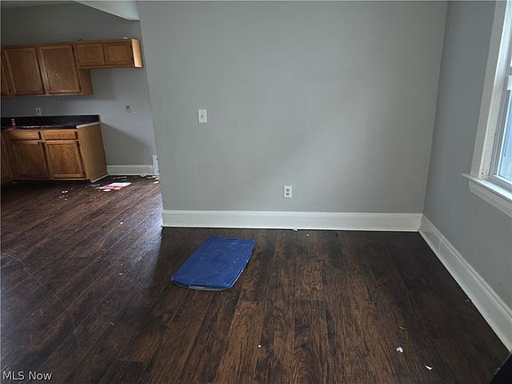 5th image of 2931 E 121st St
