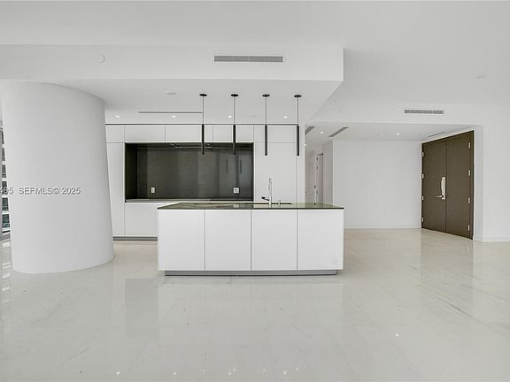 3rd image of 300 Biscayne Boulevard Way #2107