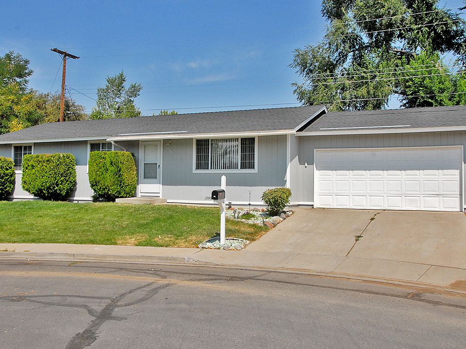226 Sawyer Way - Front