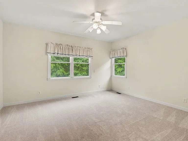 10 Piper Pl — Photo 5