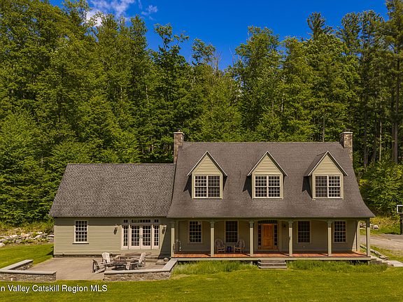 3rd image of 300 Dugway Road