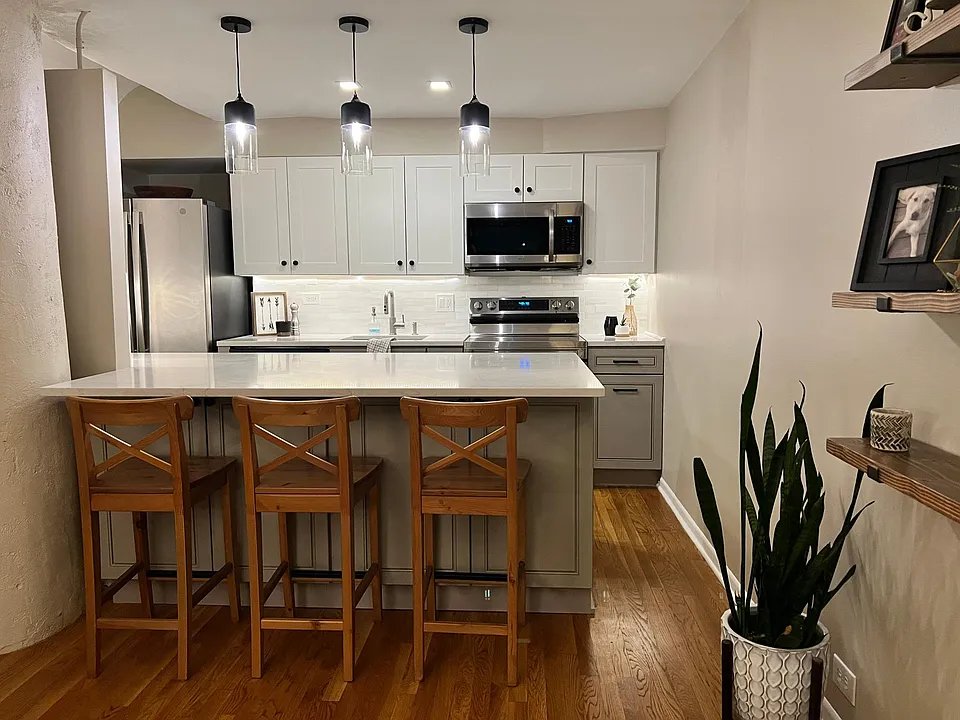 345 N Canal St #606