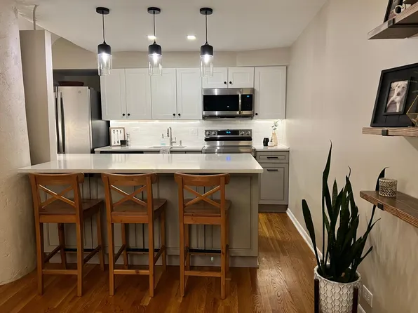 345 N Canal St APT 606, Chicago, IL 60606