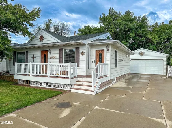 1031 Bozeman Dr, Bismarck, ND 58504