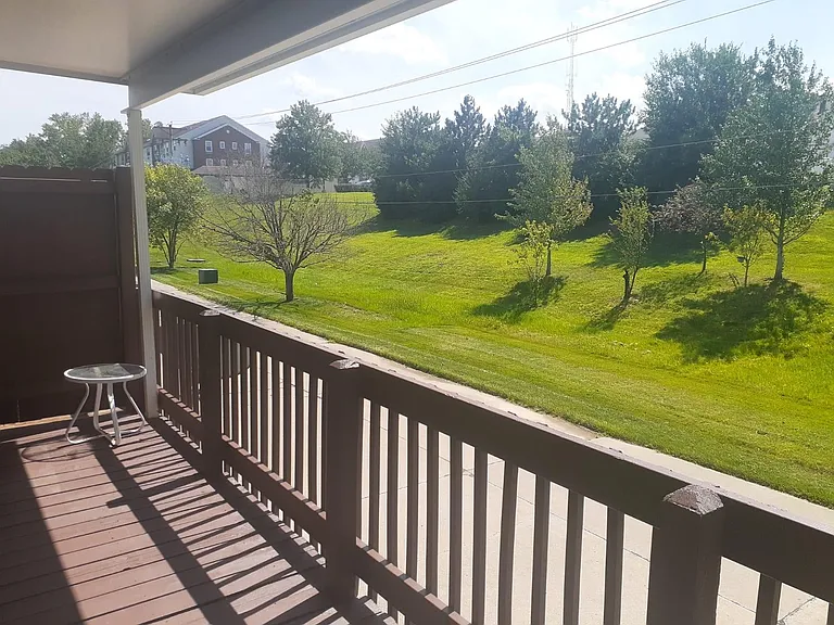 1614 Forest Hills Dr — Photo 3