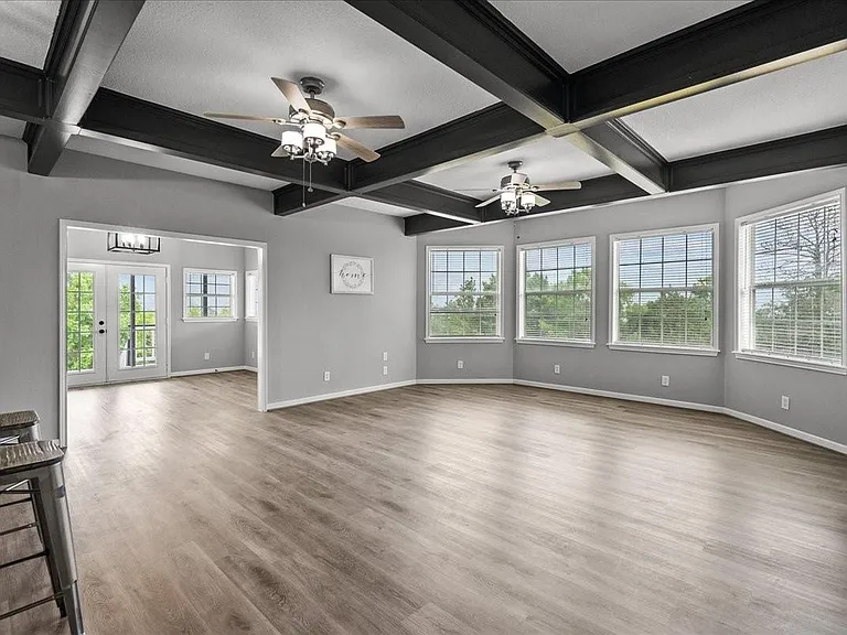 401 Paradise Dr — Photo 9