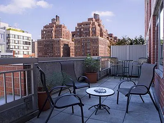 Rented by Bank Neary | media 2
