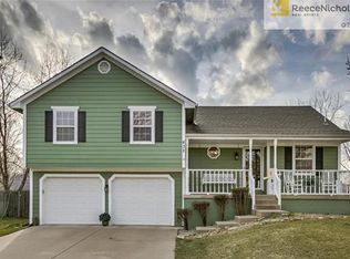 632 NE Michael Dr, Lees Summit, MO 64086