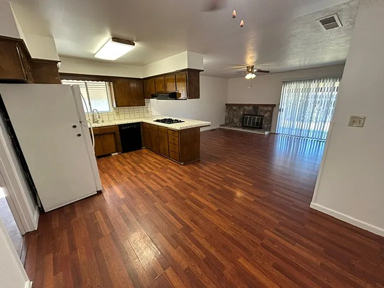 2704 W Whitendale Ave — Photo 7