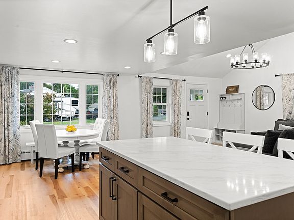 5th image of 11 Fernwood Rd