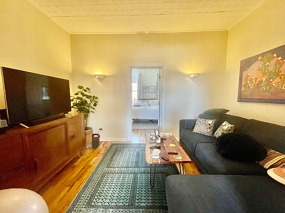 4th image of 604 Henry St APT 3
