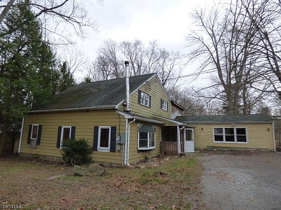 2nd image of 913 Fairview Lake Ln W