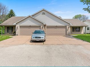 3020 W Glenpark Dr, Appleton, WI 54914