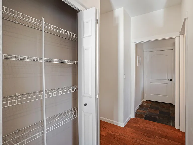 662 NW Mount Washington Dr — Photo 28