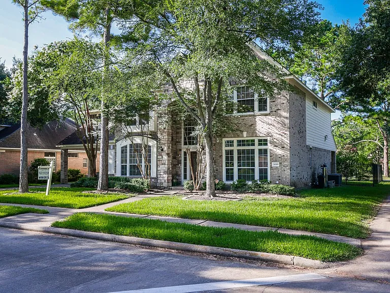 24319 Bay Hill Blvd — Photo 2